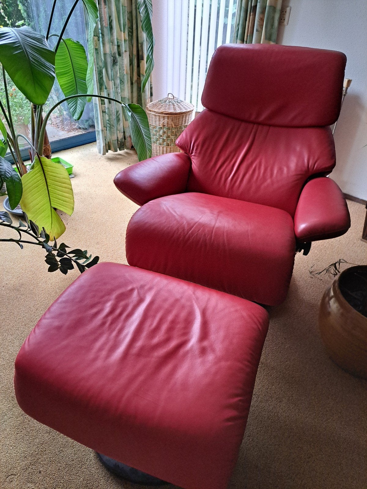 Stressless stoel met hocker - Rood leer, Ophalen, Gebruikt, Modern, Comfort, 75 tot 100 cm