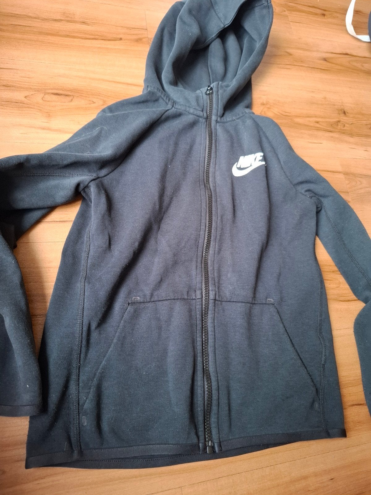Nike Hoodie Zwart Maat M (137-147cm) - Zo goed als nieuw, Kinderen en Baby's, Kinderkleding | Overige, Ophalen of Verzenden, Zo goed als nieuw