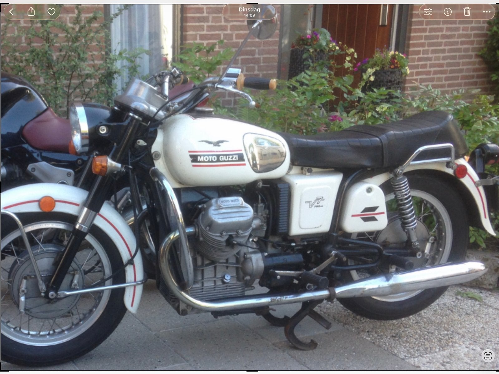 Moto Guzzi oldtimer V700, wit, Motoren, 2 cilinders, Gebruikt, Particulier, Toermotor