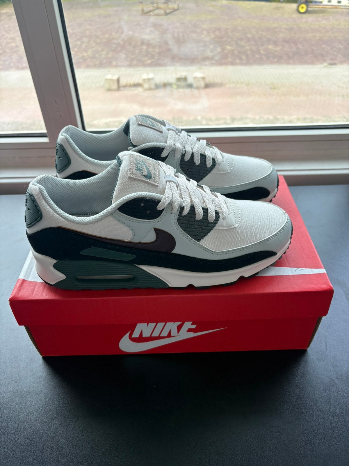 Nike Air Max 90 Burgundy Crush Vintage Green | EU 45, Overige kleuren, Nieuw, Ophalen of Verzenden, Sneakers of Gympen