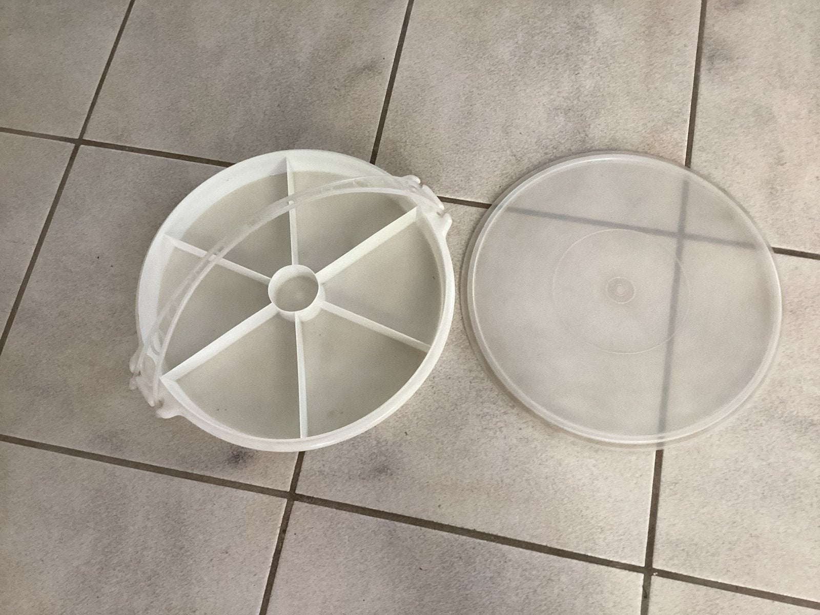 Tupperware doos voor traktaties, hapjes of zoutjes, Ø 31 cm, Ophalen, Gebruikt, Bewaardoos, Wit
