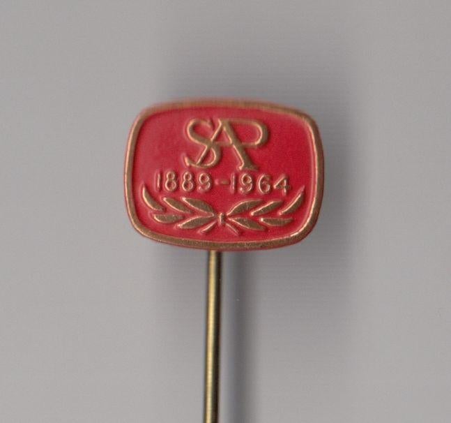 Politiek SAP 1964 Sociaal Democratie speldje, Verzamelen, Speldjes, Pins en Buttons, Gebruikt, Niet vindbaar, Niet vindbaar, Speldje of Pin