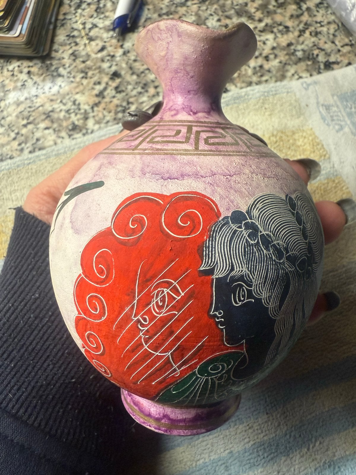 Decoratieve vaasje met Griekse en dolfijn motieven, Antiek en Kunst, Antiek | Vazen, Ophalen