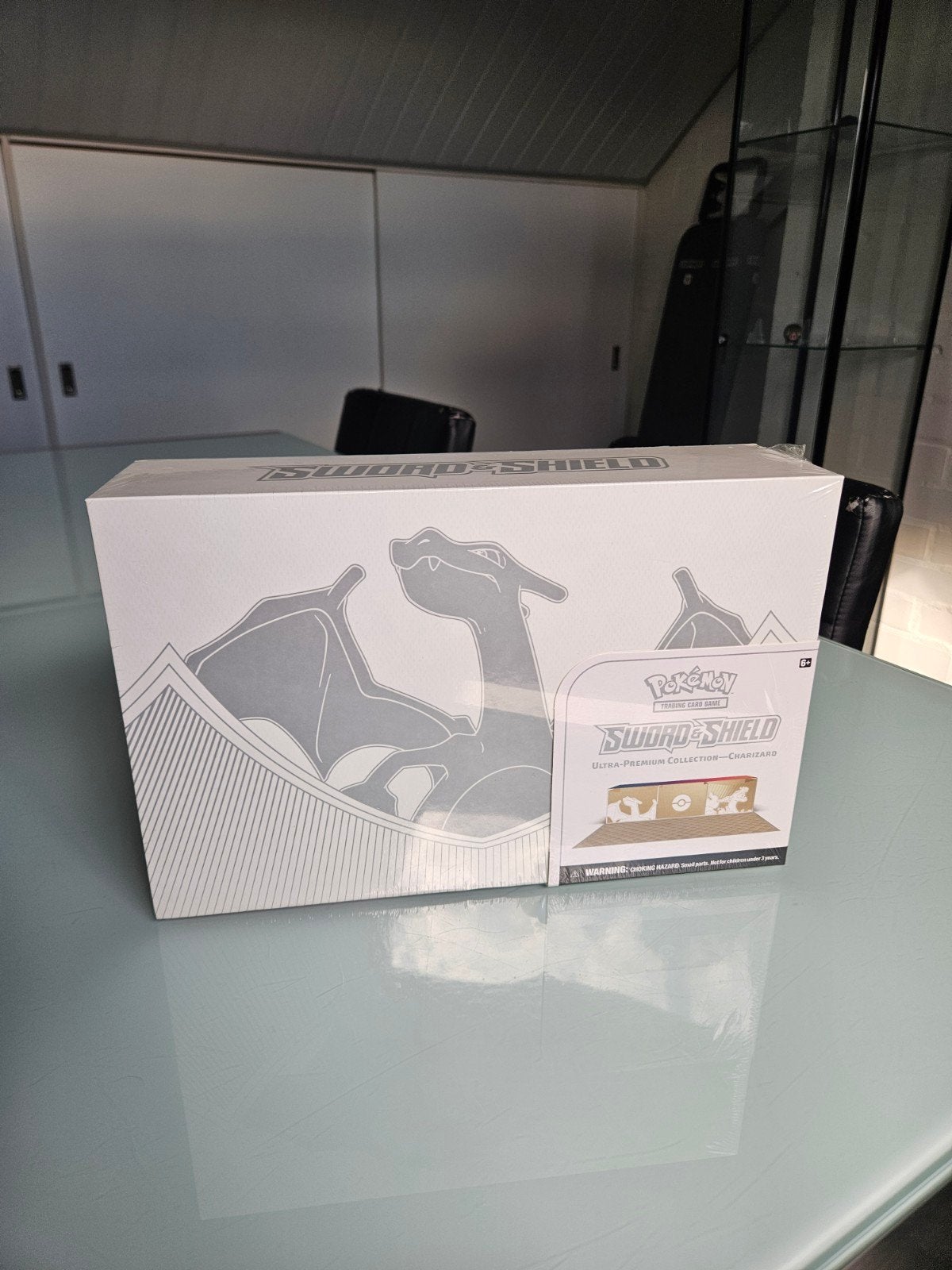 Pokémon Sword & Shield Charizard Ultra-Premium Collection, Ophalen of Verzenden, Nieuw, Boosterbox