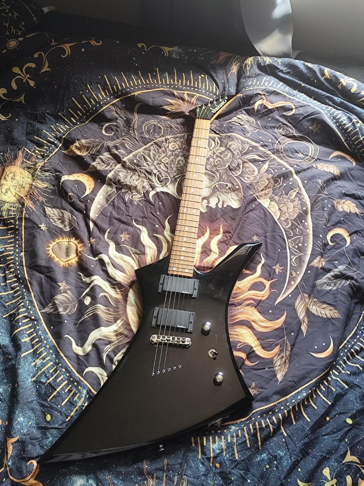 Jackson Kelly, Muziek en Instrumenten, Ophalen