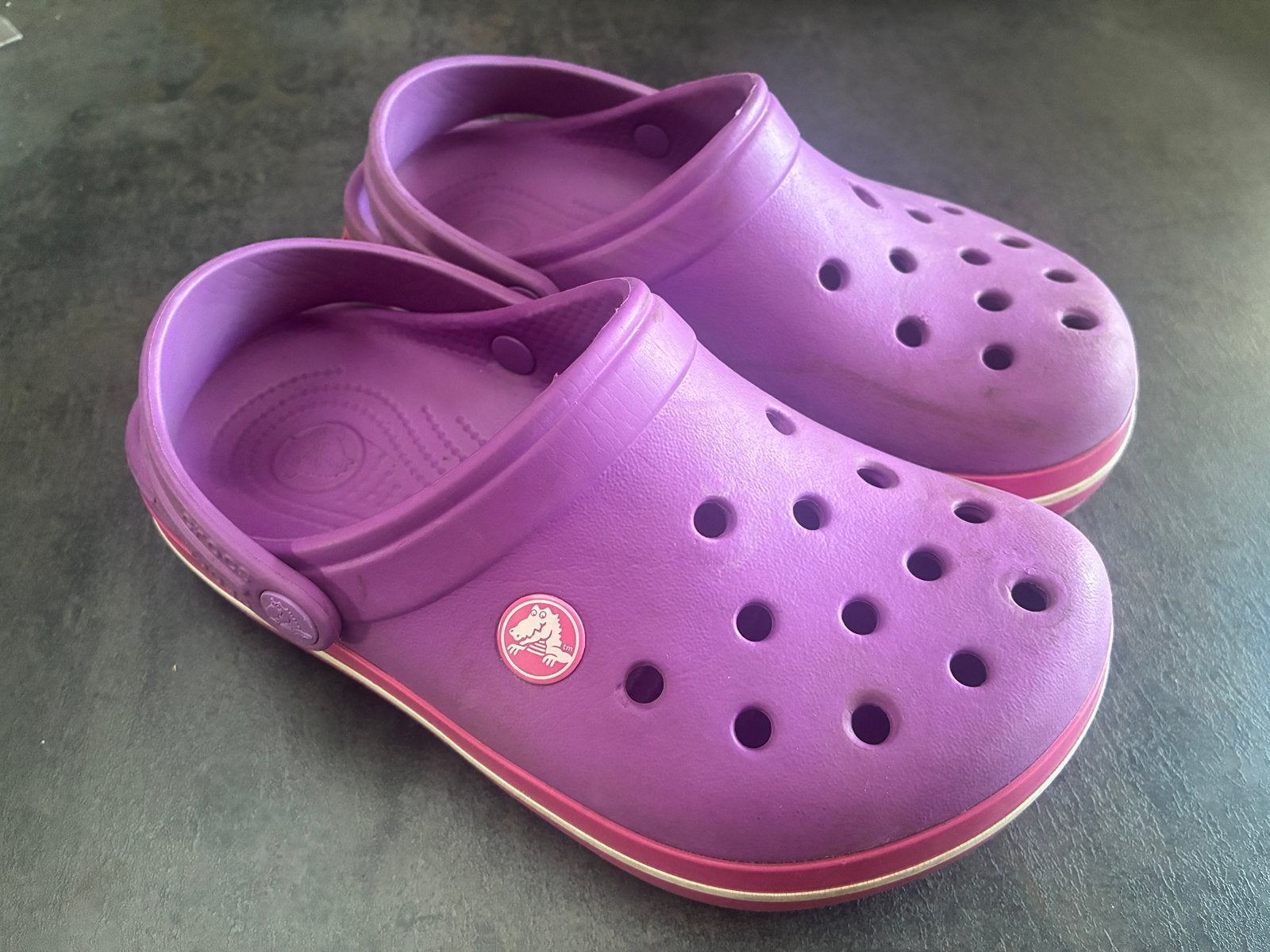 Crocs crocband paars met roze J2 is 33/34, Gebruikt, Meisje, Overige typen, Ophalen of Verzenden
