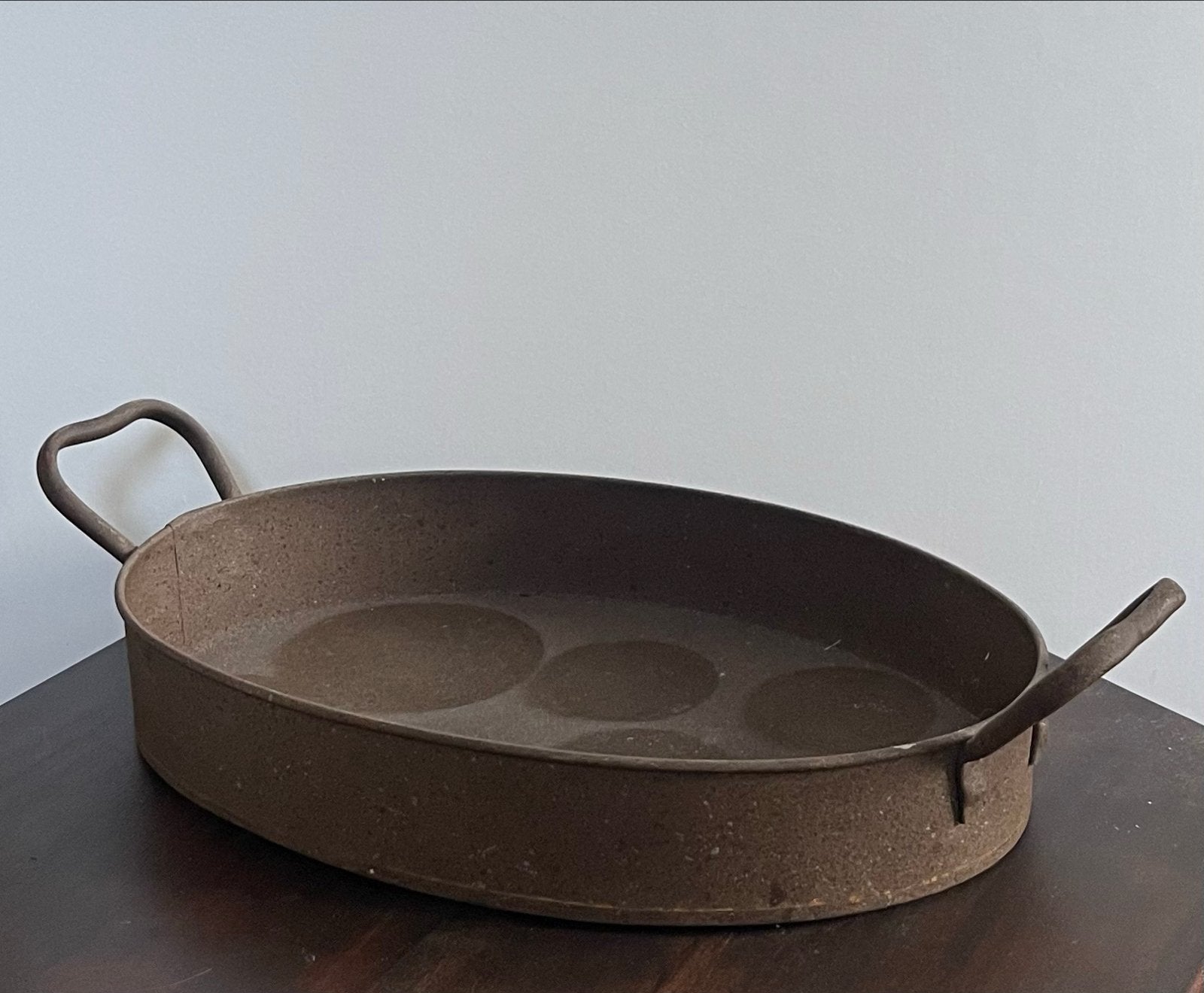Antieke roestige metalen bak met handvatten, Ophalen of Verzenden