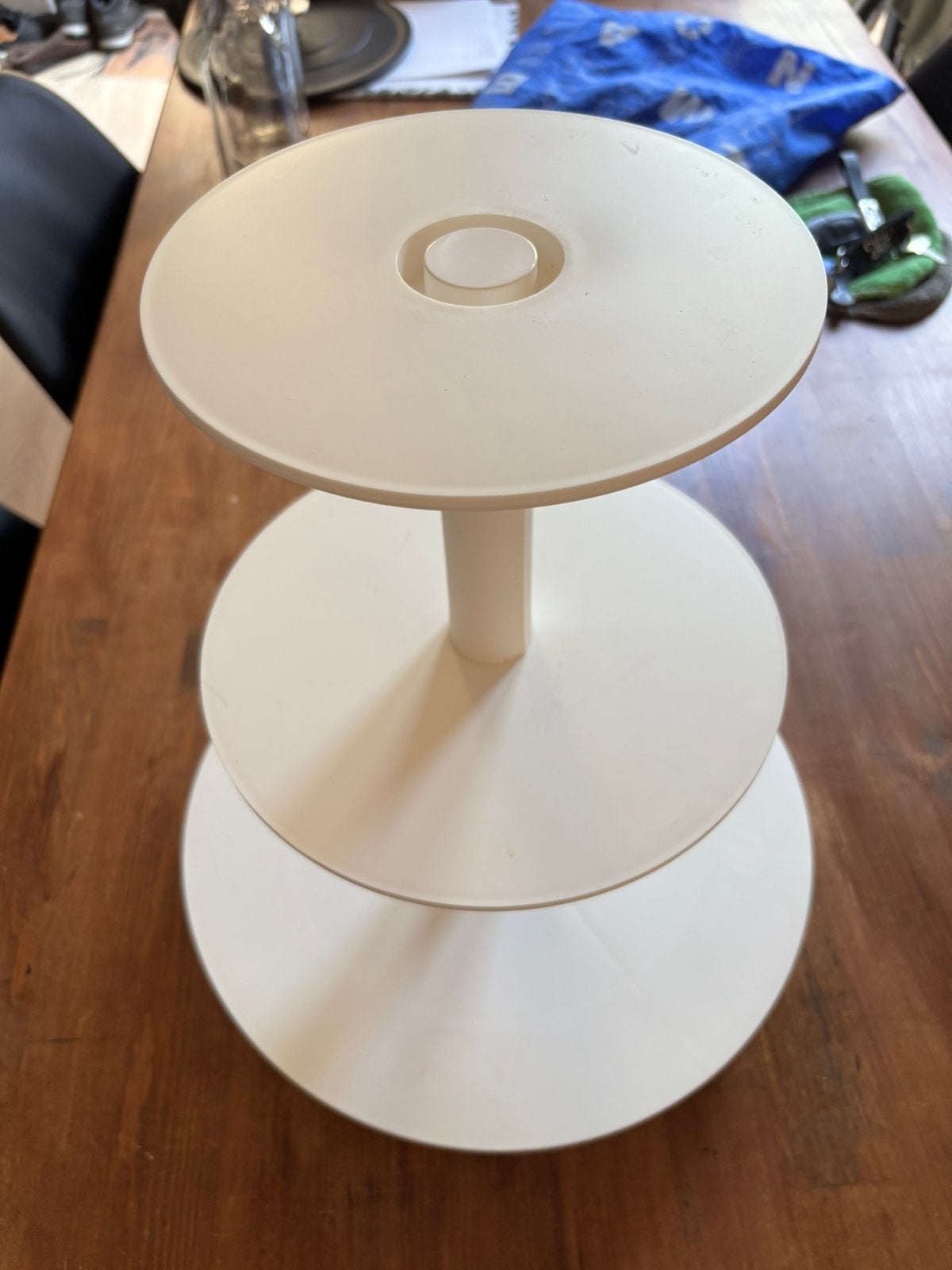 Taart Standaard Etagere Plastic 3 lagen van het merk Alcas, Demontabel, Ophalen of Verzenden, Zo goed als nieuw, Taartplateau