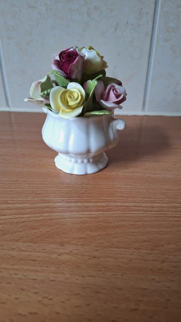 Porseleinen bloemen in vaasje - Coalport Bone China, Ophalen of Verzenden