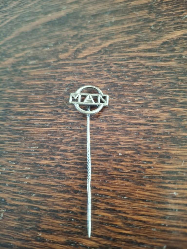 Vintage MAN reversspeld / dasspeld, Overige materialen, 4 tot 7 cm, Gebruikt, Ophalen of Verzenden