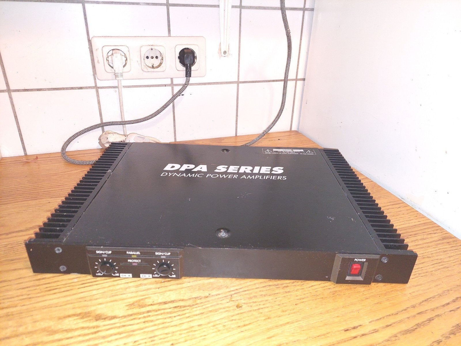 Lem DPA 300 proffesionele eindversterker, Ophalen of Verzenden, Gebruikt, 120 watt of meer, Overige merken