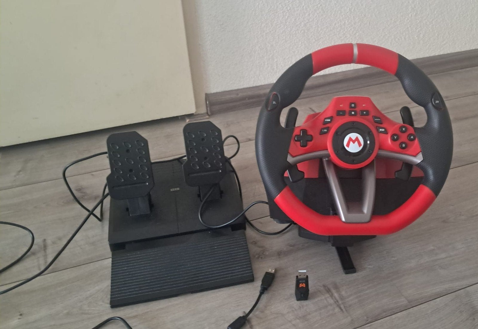 Hori Mario Kart Racing Wheel Pro Deluxe race stuur, Spelcomputers en Games, Spelcomputers | Nintendo Consoles | Accessoires, Ophalen of Verzenden