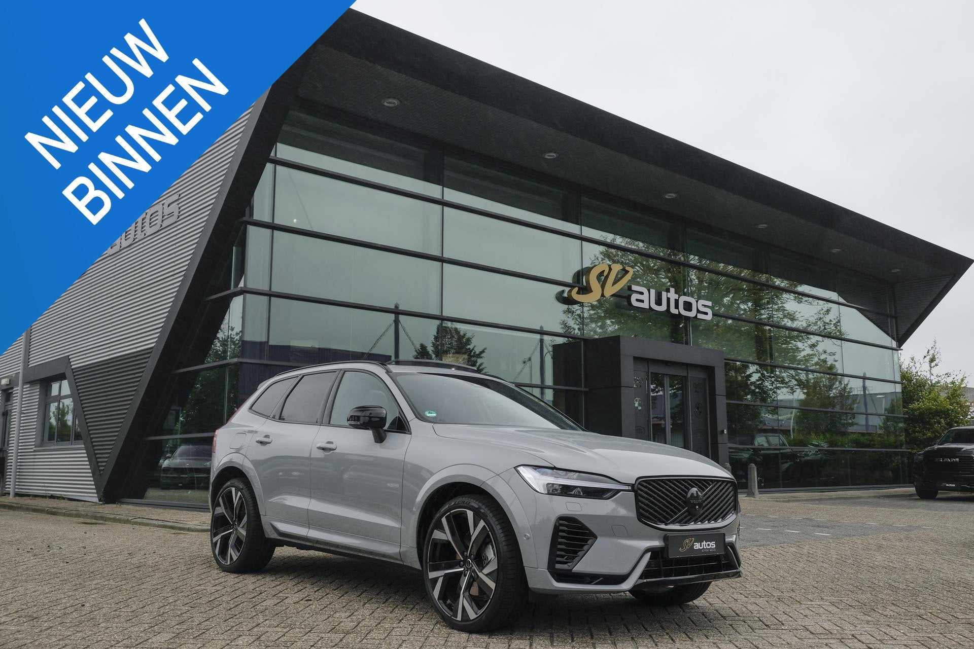 Volvo XC60 2.0 T8 455pk Plus Black edition Panoramadak *BTW*, Automaat, Gebruikt, Euro 6, 4 cilinders