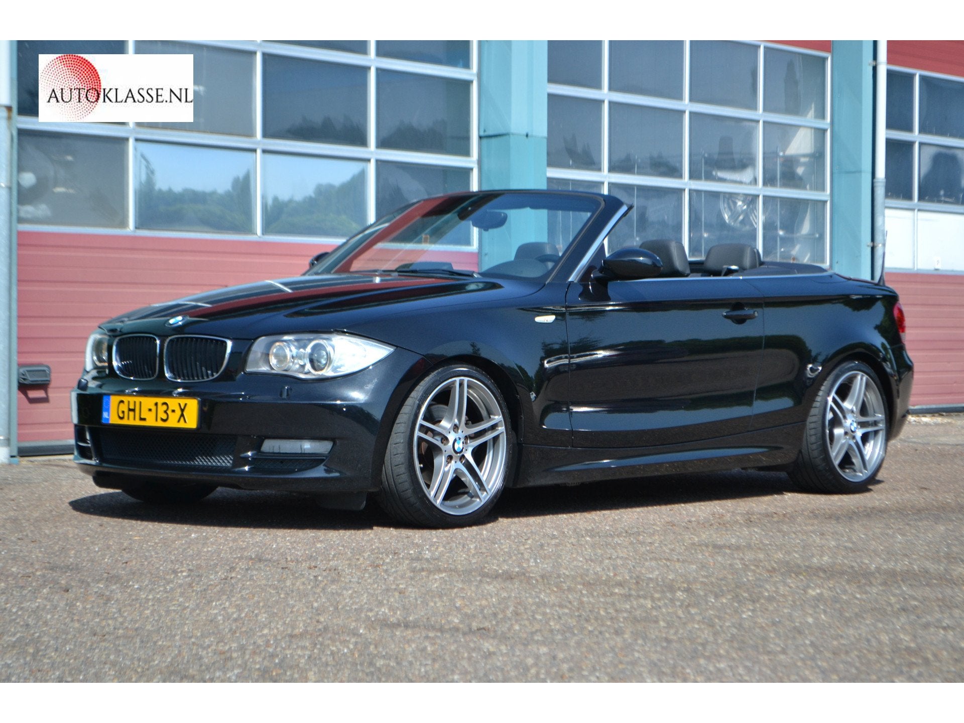 BMW 1 Serie Cabrio 125i High Executive AUTOMAAT (bj 2008), Achterwielaandrijving, Gebruikt, Zwart, 4 stoelen