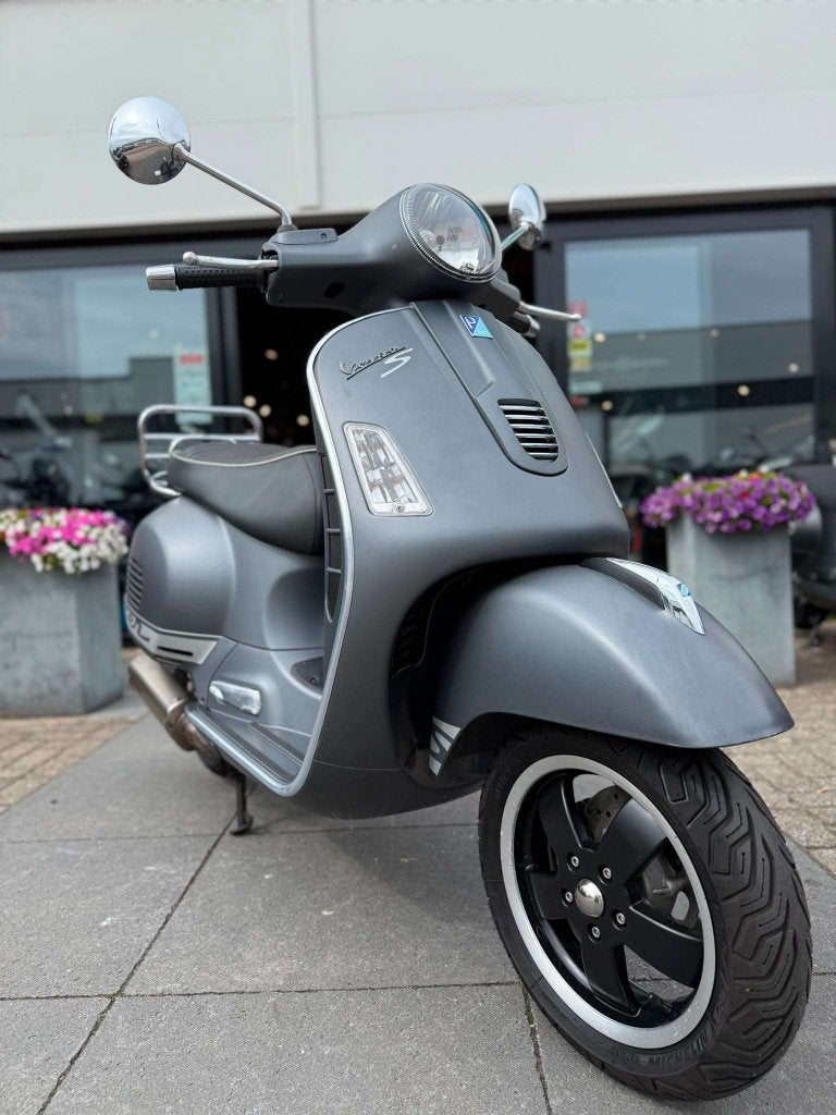Vespa GTS 300 Super akrapovic, Niet ingevuld, Scooter, Sportuitlaat, Bedrijf