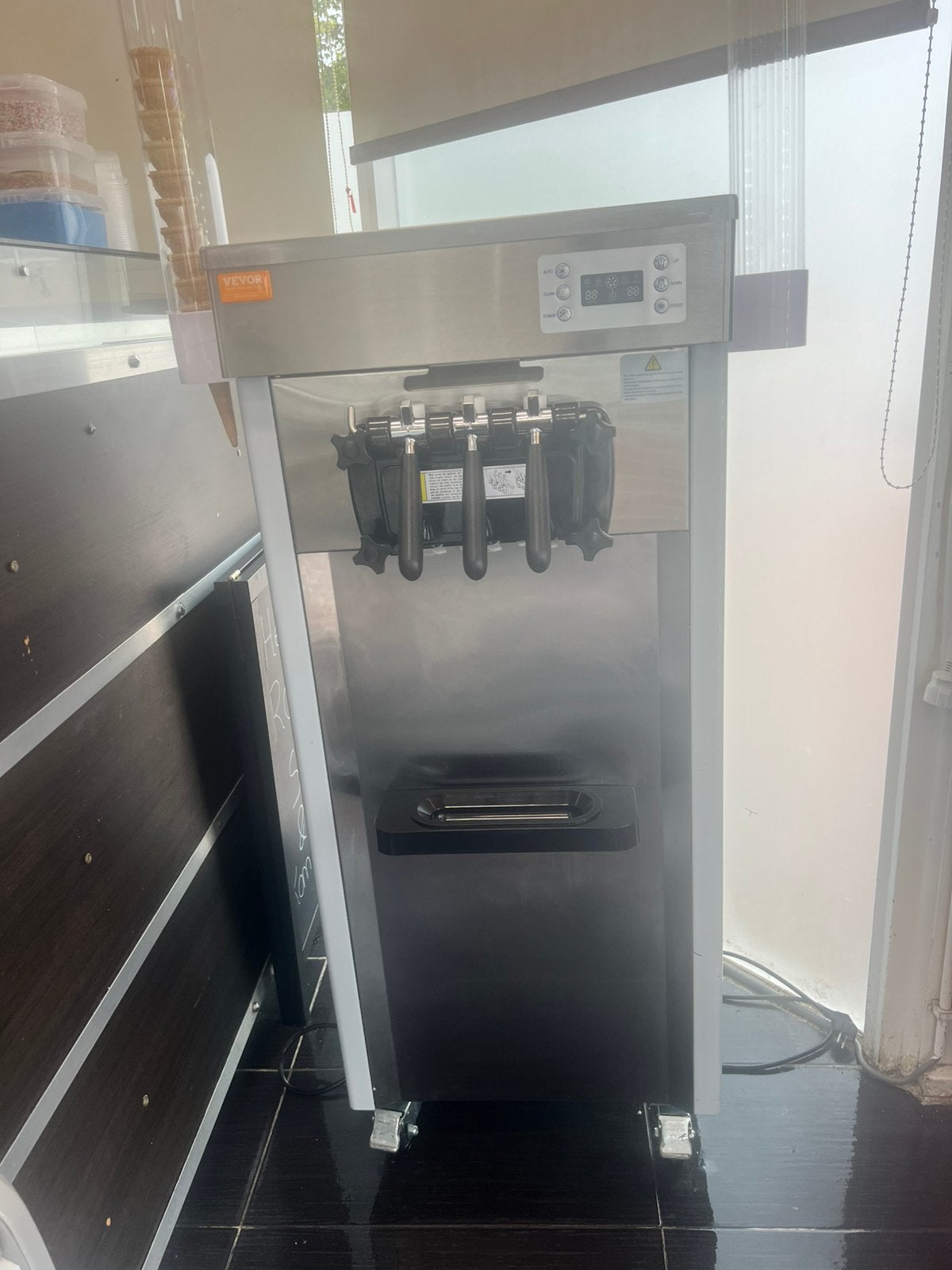 VEVOR professionele softijsmachine – 1 maand oud, Ophalen, Zonder vriesvak, 200 liter of meer, 160 cm of meer