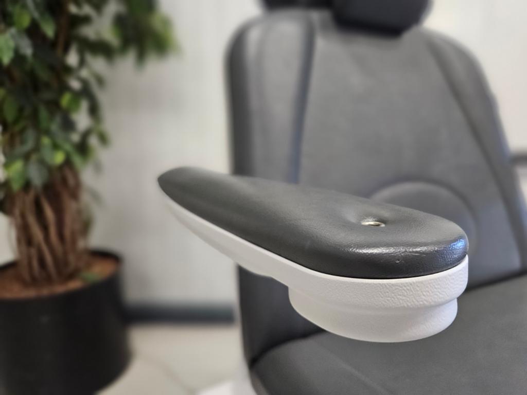 Gharieni pedicure stoel behandelstoel elektrisch nieuwstaat, Ophalen of Verzenden