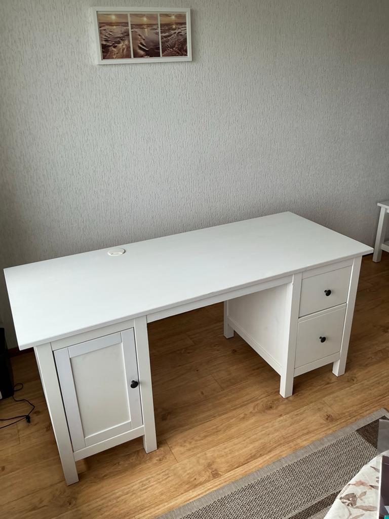 Wit Ikea Hemnes bureau met lades en kastje, Huis en Inrichting, Bureaus, Ophalen, Gebruikt, Overige merken, Computerbureau