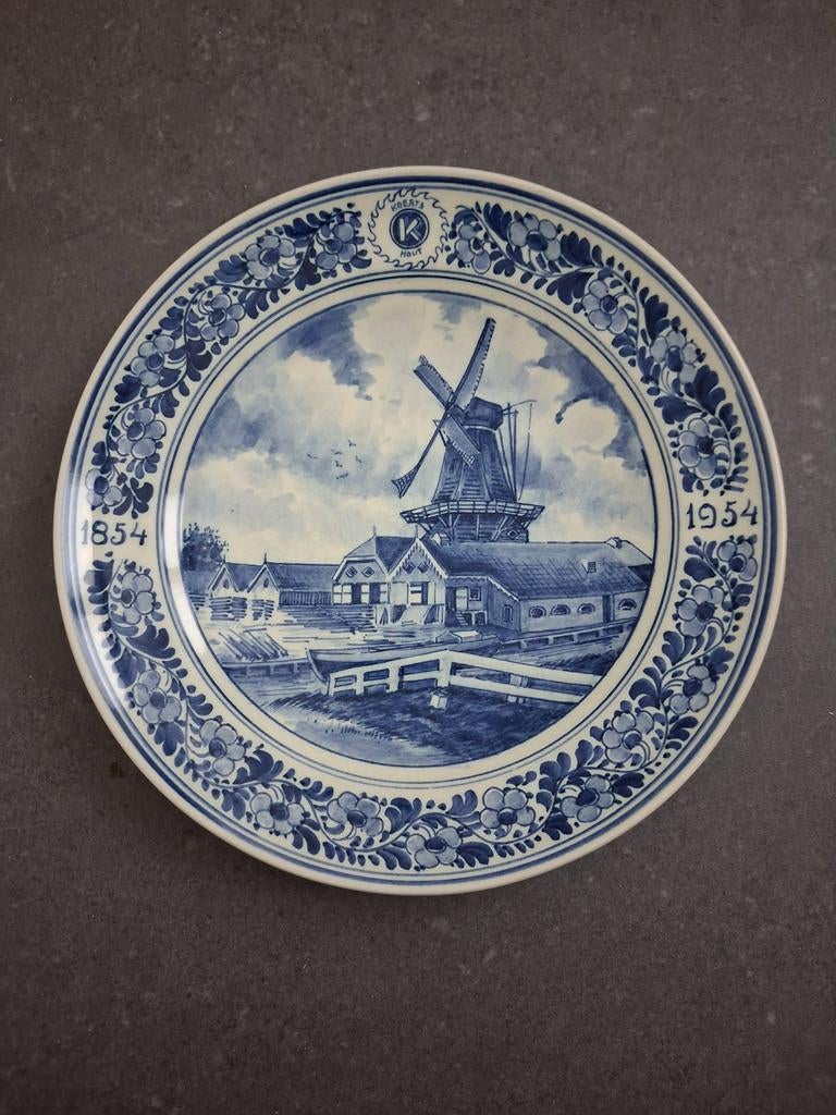 Jubileum Delfts blauw wandbord Koerts Hout, Antiek en Kunst, Antiek | Wandborden en Tegels, Ophalen of Verzenden