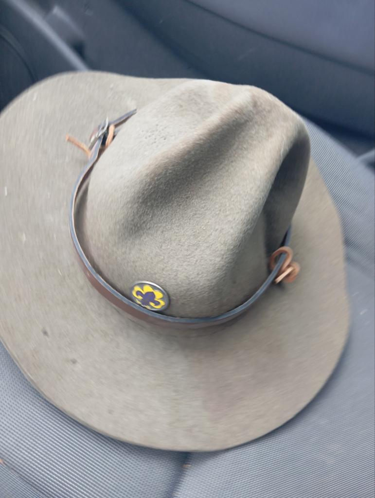 Vintage Scout hoed met embleem, Verzamelen, Scouting, Ophalen of Verzenden, Gebruikt, Kleding