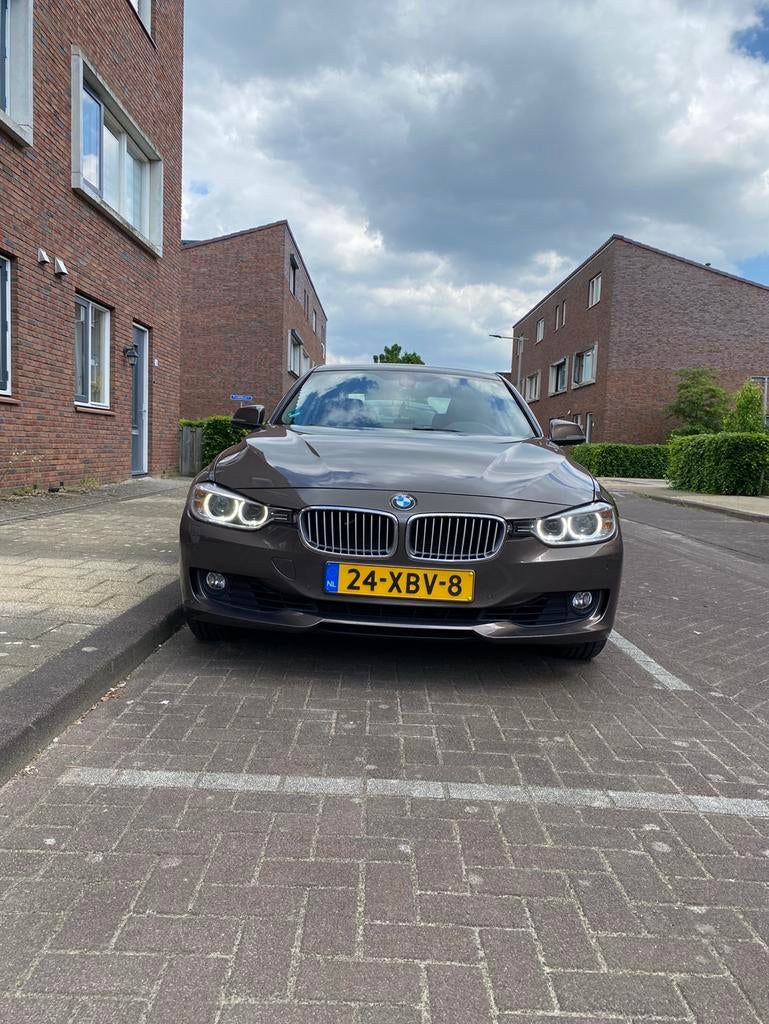 BMW 3-Serie 320 i135KW Aut8 (f30) 2012 Bruin, Auto's, Achterwielaandrijving, 4 cilinders, Bruin, Origineel Nederlands