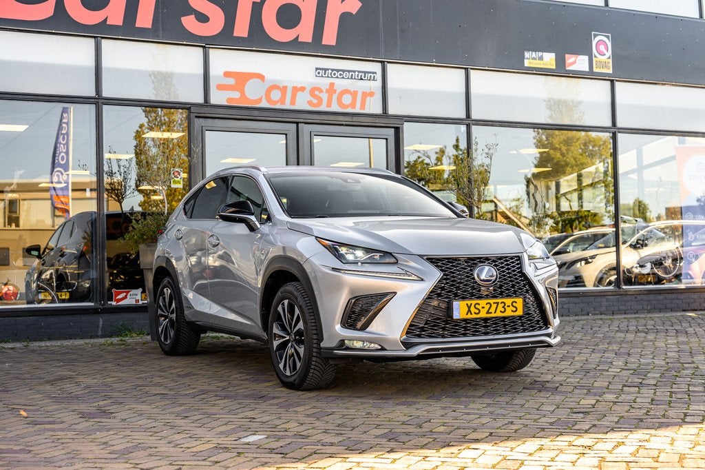 Lexus NX 300h AWD President Line|Camera|Trekhaak|Stoelver., Auto's, Automaat, Gebruikt, 1760 kg, Leder
