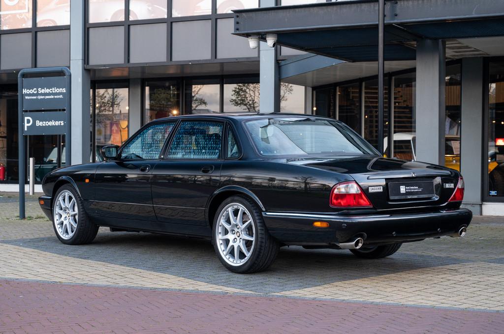 Jaguar XJR 100 4.0 Supercharged (bj 2003, automaat), Automaat, Gebruikt, Zwart, Bedrijf