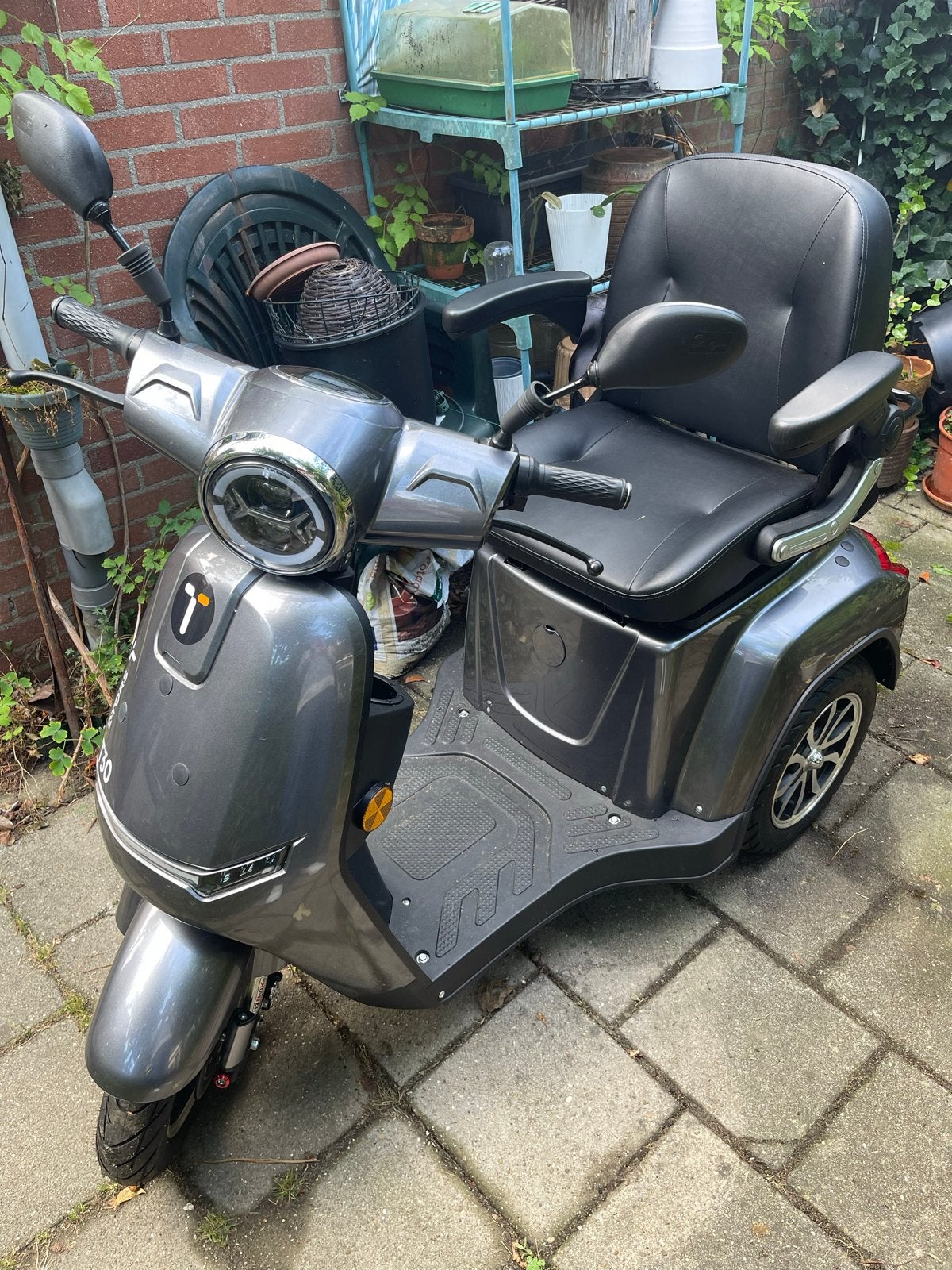 Te koop 3-wheel scooter - E-tors T30, scootmobiel silvergrey, Diversen, Nieuw, 16 km/u of meer, 46 km of meer, Ophalen