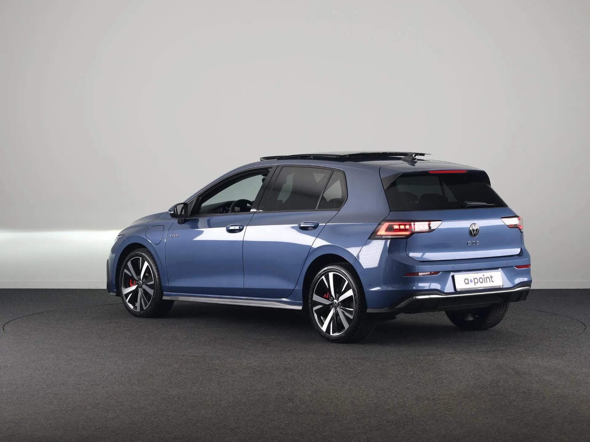 Volkswagen Golf 1.5 eHybrid GTE (bj 2025, automaat), 4 cilinders, Blauw, Plug-in hybride, 1700 kg