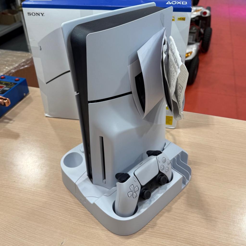 Sony Playstation 5 Slim 1TB Disc versie garantie tot 04/2028, Sony, Zo goed als nieuw, Support@sony.com, 1-7-1 Konan, Minato-ku
Tokyo 108-0075
Japan