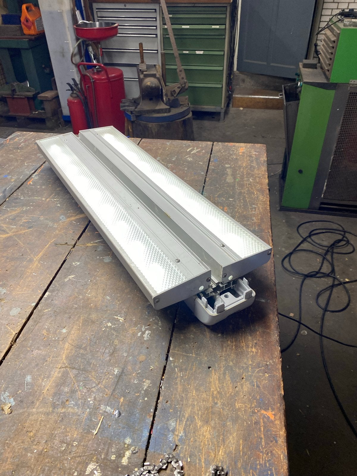 Professionele LED Verlichting voor Werkplaats/Garage, Ophalen, Gebruikt, 50 tot 200 watt, Lamp met armatuur