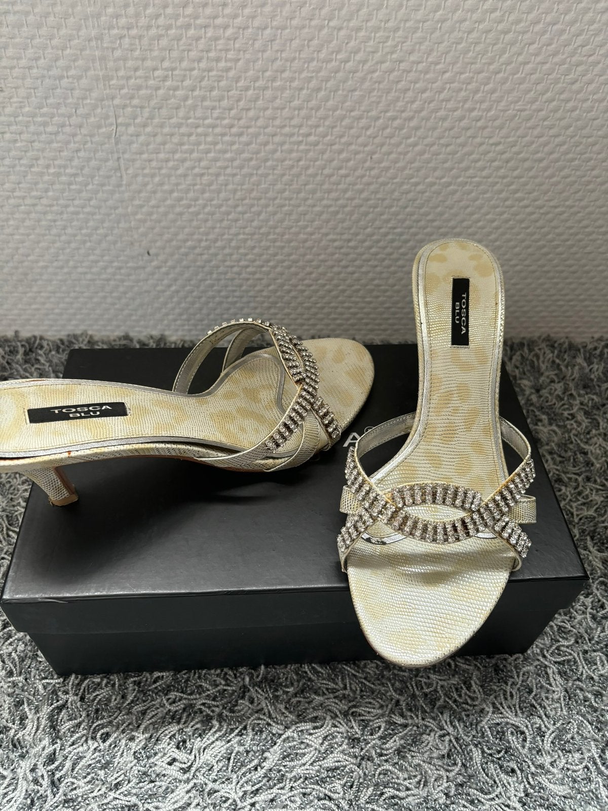 Tosca blu sandaaltjes met steentjes maat 38, Overige kleuren, Zo goed als nieuw, Sandalen of Muiltjes, Ophalen of Verzenden