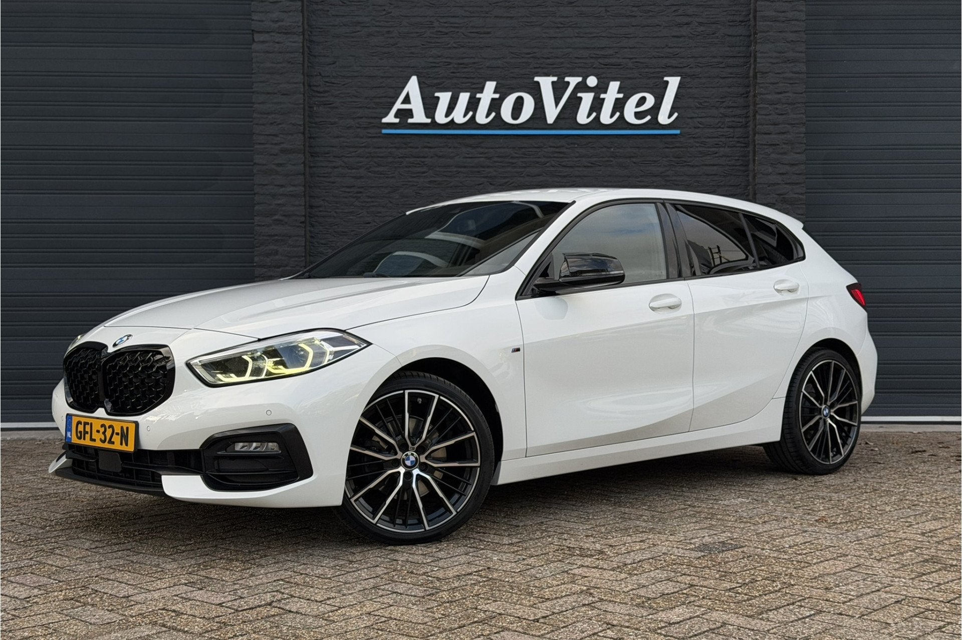 BMW 1-serie 118i | Sportleder | Stoel + Stuurverwarming | Co, 136 pk, Gebruikt, Wit, Leder
