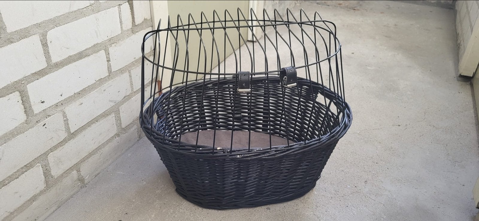 Zwarte fietsmand met kussen voor hond/kat, Ophalen, Gebruikt