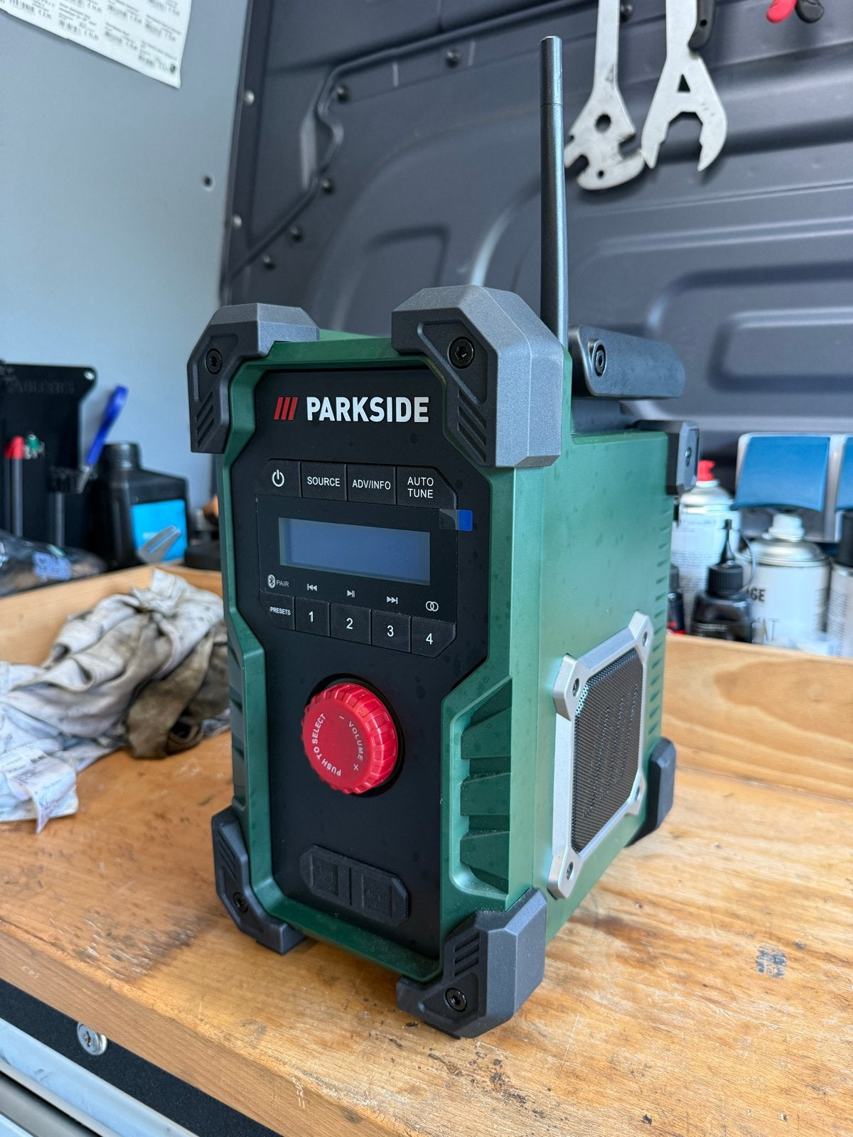 Parkside Bouwradio 20V en 12V, Ophalen, Zo goed als nieuw, Bouwradio