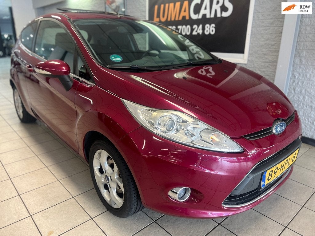 Ford Fiesta 1.25 Titanium | Panorama | Distri* verv. |, Voorwielaandrijving, 82 pk, Origineel Nederlands, Bedrijf