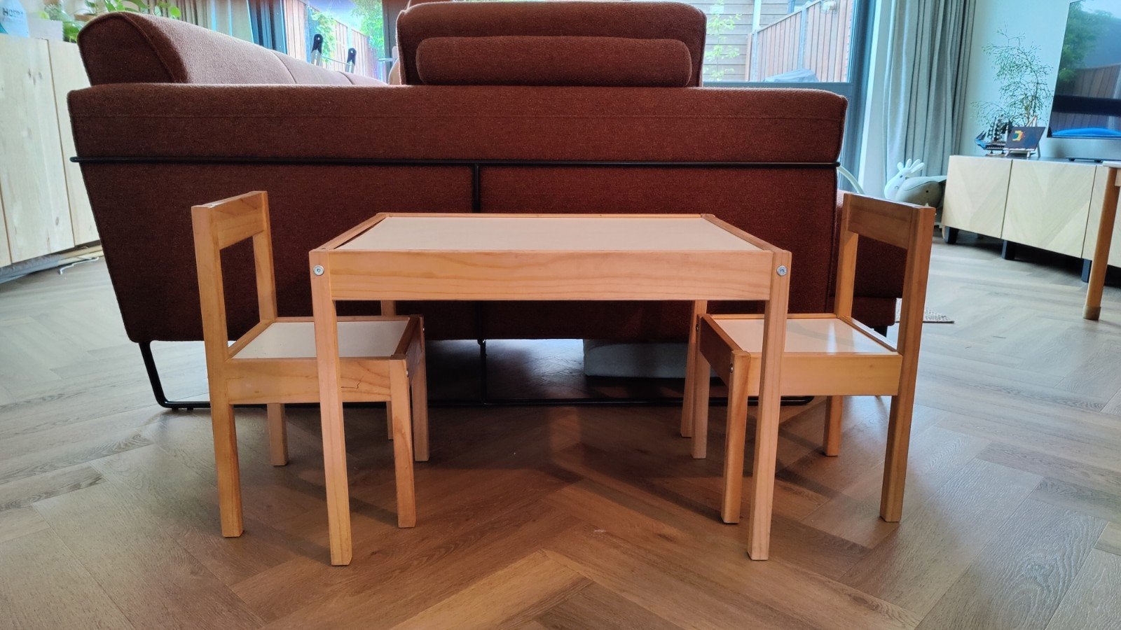 Houten kinderzitje met tafel en twee stoelen, Ophalen, Gebruikt, Tafel(s) en Stoel(en)
