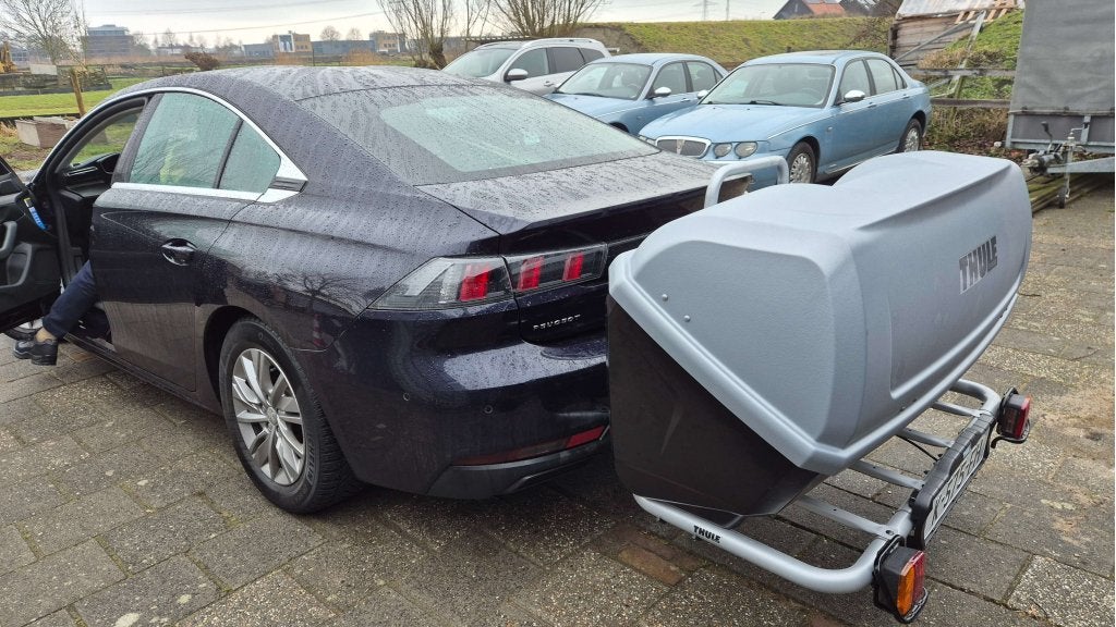 Thule BackUp trekhaakkoffer 300 ltr. te huur, Ophalen, Thule Sweden AB, Zo goed als nieuw, Borggatan 5, 335 73 Hillerstorp, Zweden