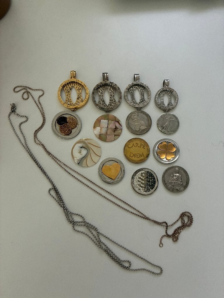 Mi Moneda sieradenset | 4 houders + 9 munten + 2 kettingen, Met hanger, Ophalen of Verzenden, Zo goed als nieuw, Zilver
