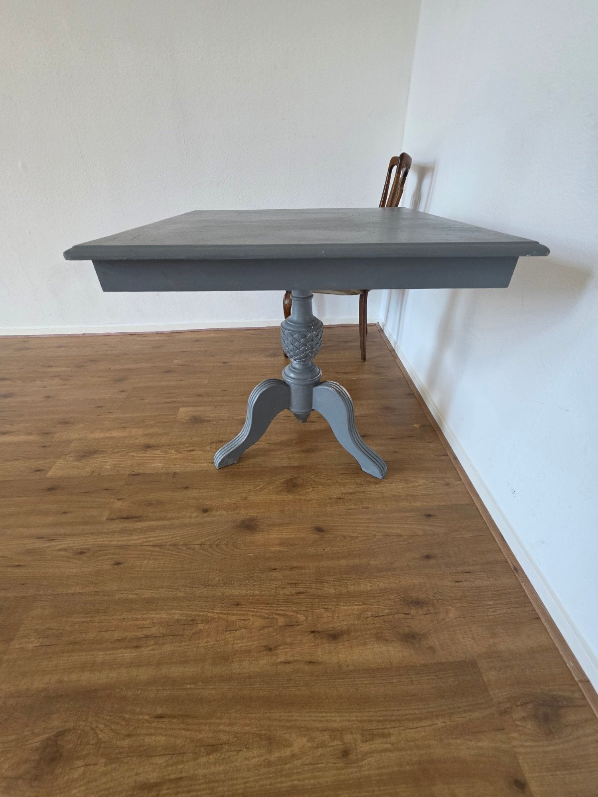 Brocante houten tafel / landelijke tafel met sierlijke poot, Ophalen, Gebruikt, 50 tot 100 cm, Vierkant