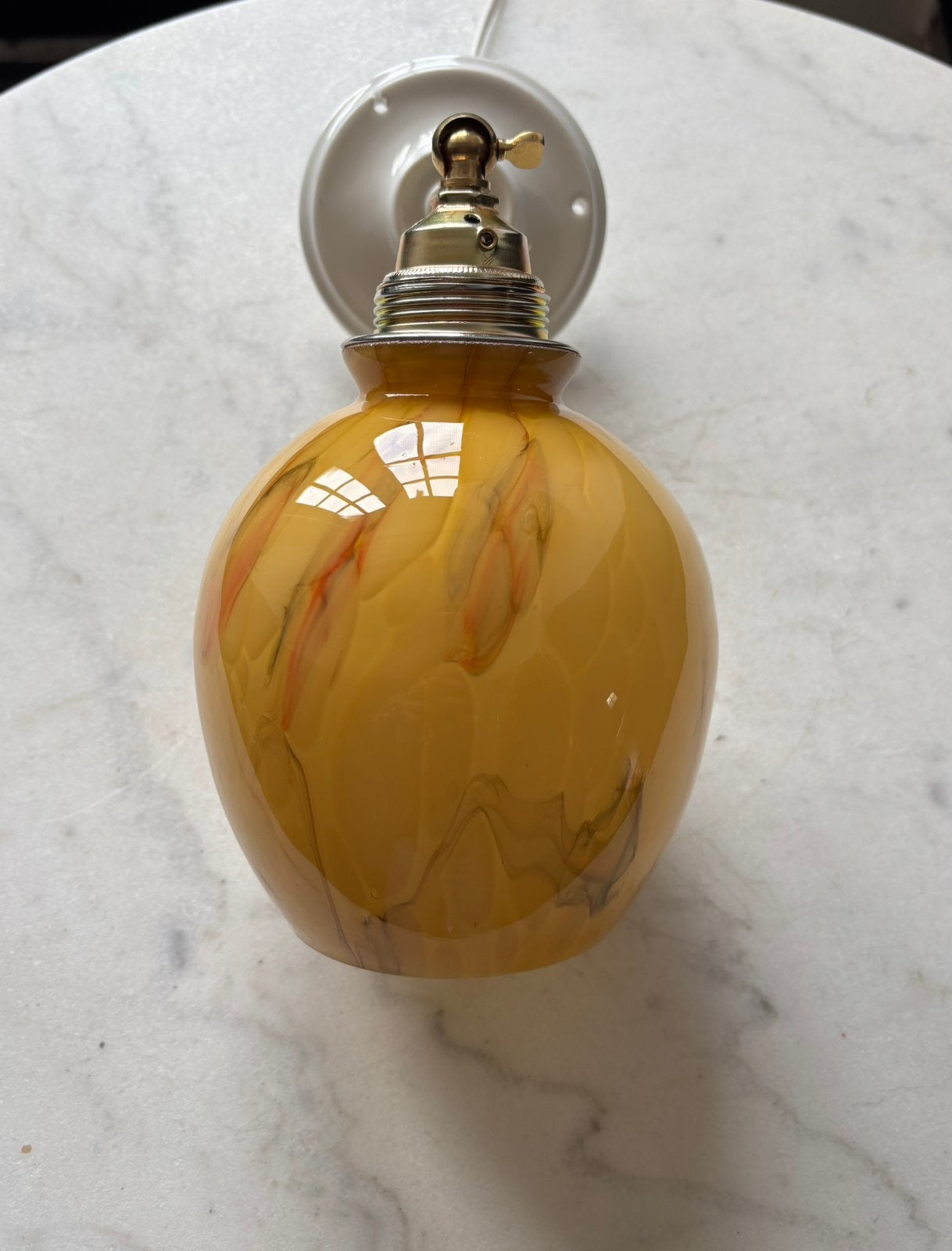 Vintage wandlamp marmer geaderd geel glas glazen lampenkap, Ophalen of Verzenden, Zo goed als nieuw, Glas