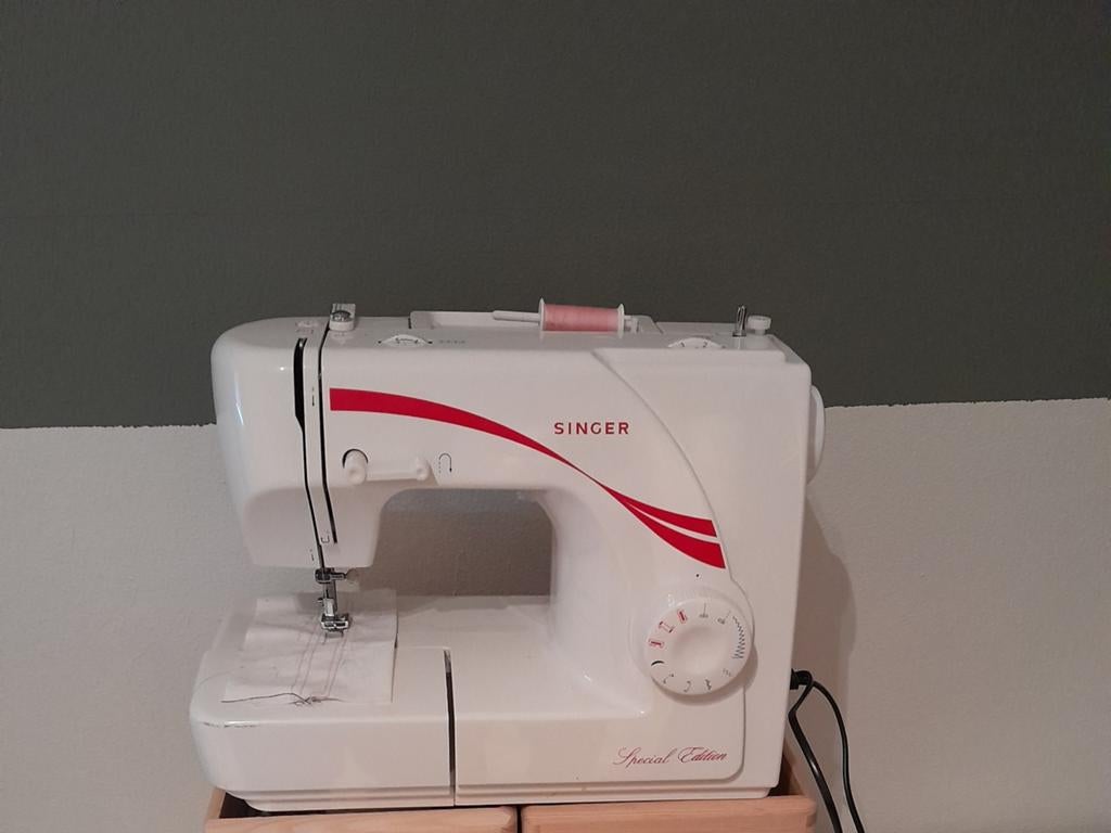 Naaimachine  SINGER 1507 special edition, Hobby en Vrije tijd, Naaimachines en Toebehoren, Ophalen, Zo goed als nieuw, Naaimachine