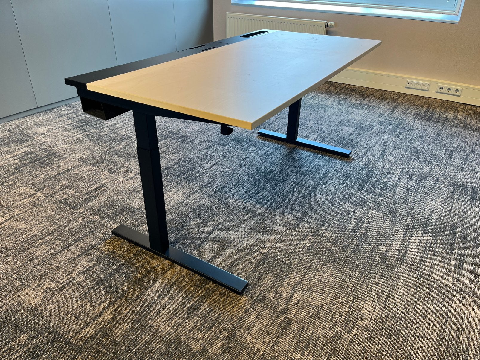 Bureau Mittzon 160x90 Beuken. Hoogte verstelbaar met bouten., Huis en Inrichting, Bureaus, Ophalen, Zo goed als nieuw