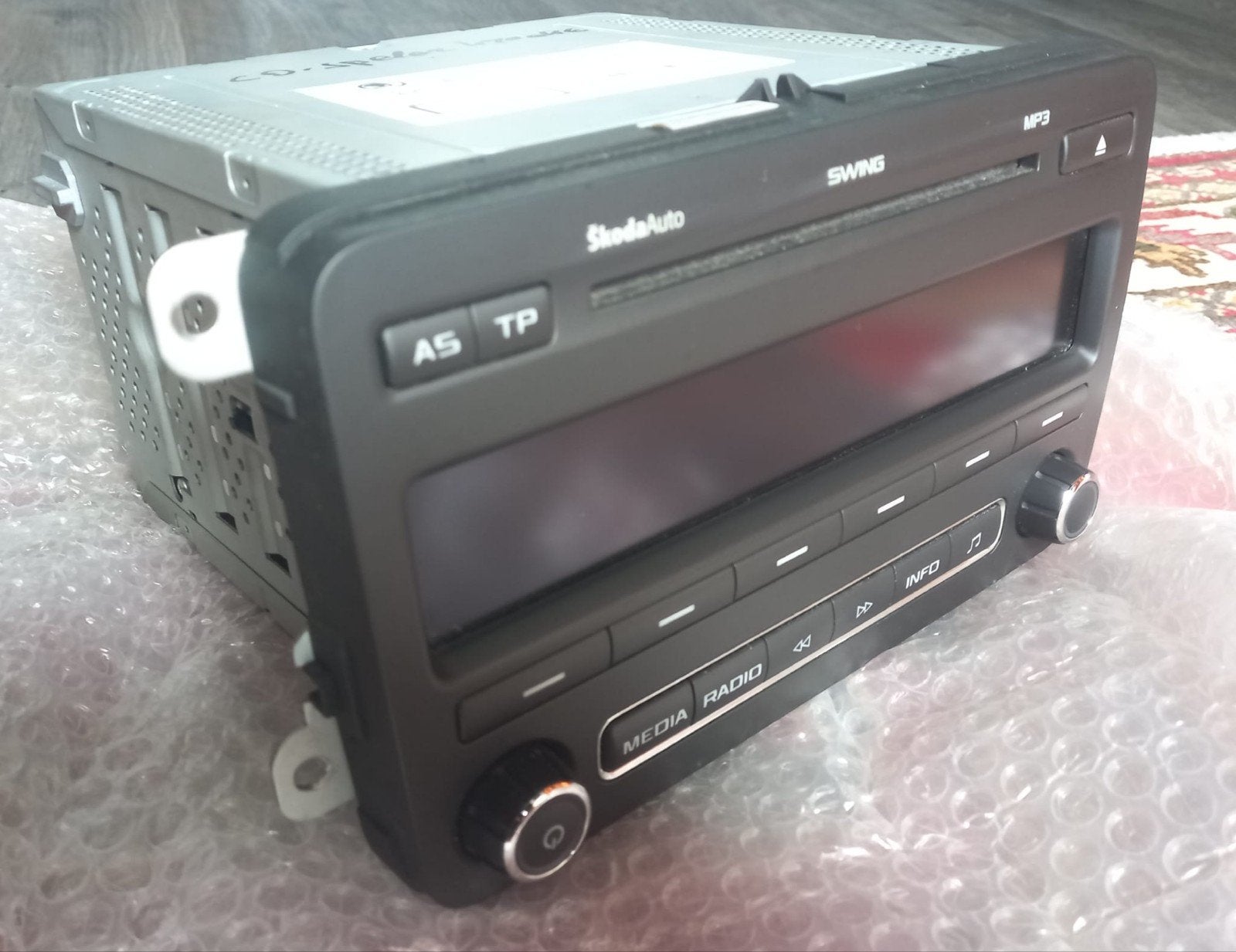 Skoda Auto Radio Swing MP3 - 5J0 035 161 D, Auto diversen, Autoradio's, Ophalen of Verzenden, Gebruikt