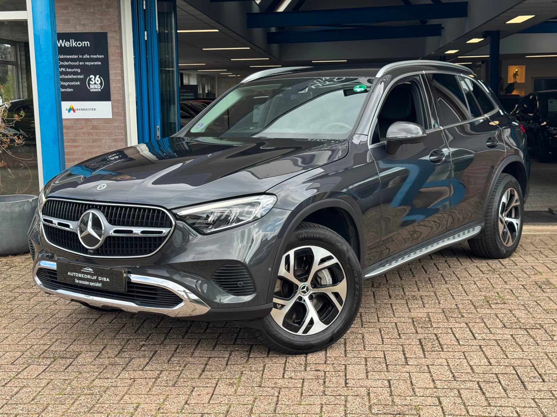 Mercedes-Benz GLC-klasse 300e 4MATIC Business Line 2023 NAP!, Auto's, Automaat, Dealer onderhouden, Gebruikt, Vierwielaandrijving