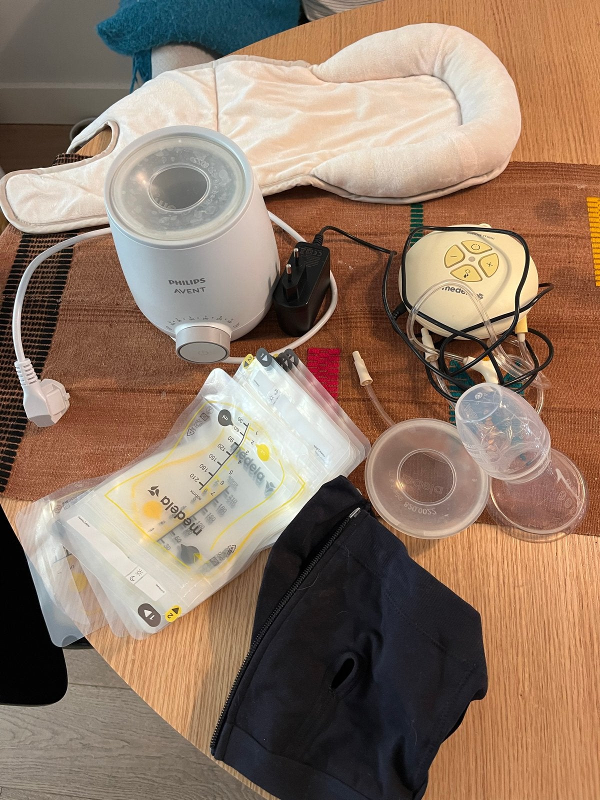 Medela Swing Maxi borstkolf, Philips Avent flessenwarmer, Kinderen en Baby's, Ophalen, Gebruikt, Dubbelzijdig, Medela