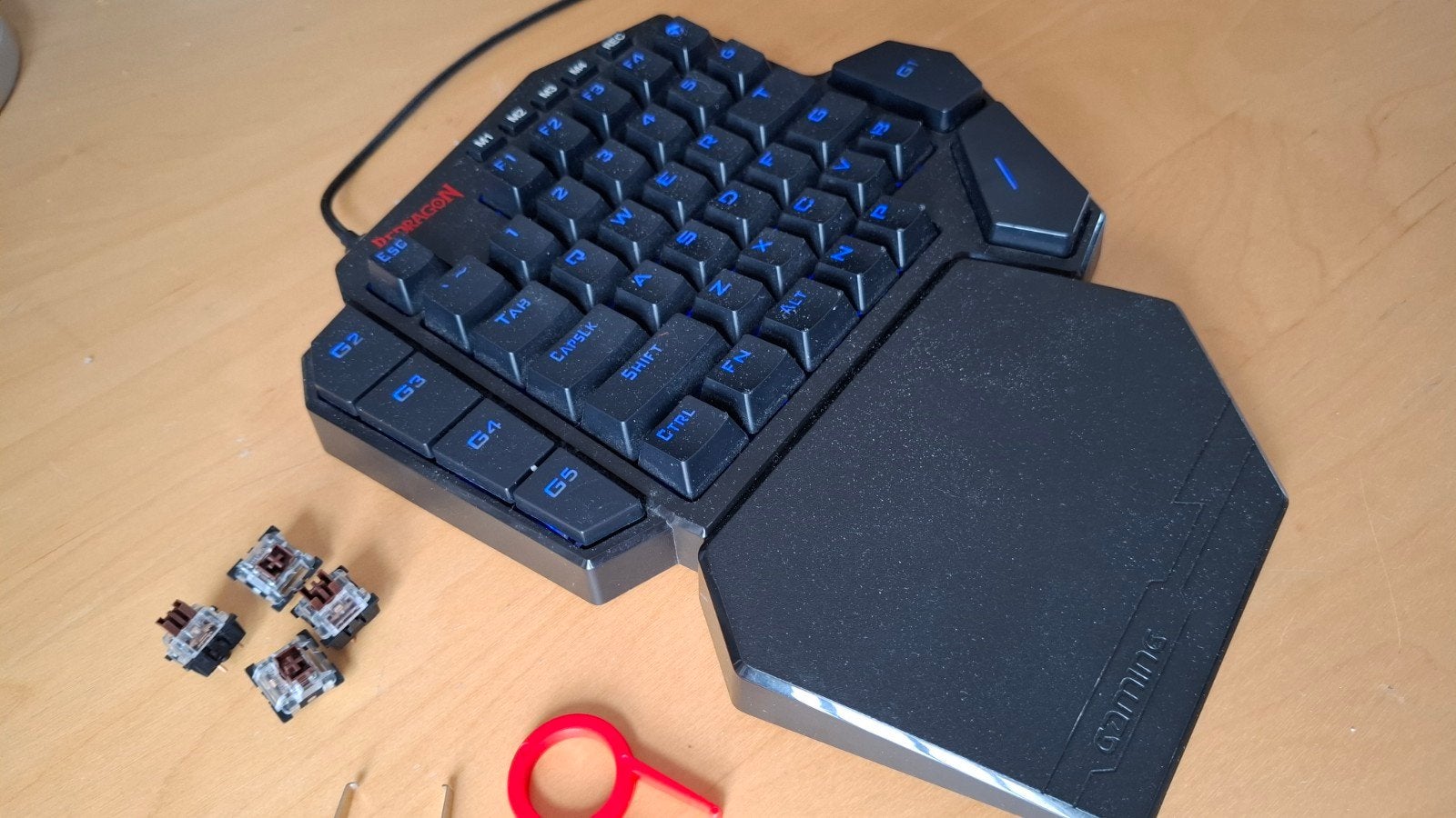 Redragon K585 RGB Gaming Keyboard, Computers en Software, Ophalen of Verzenden, Qwerty, Zo goed als nieuw, Bedraad