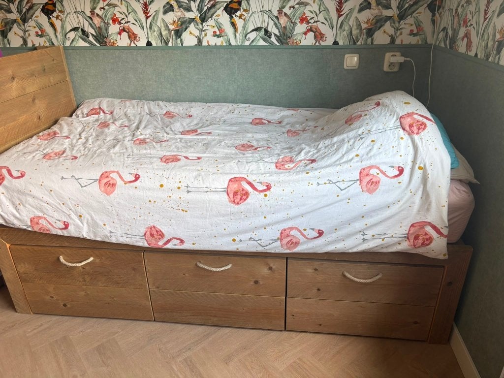 Gaaf steigerhouten bed met 3 grote lades!, Ophalen, Zo goed als nieuw, 180 cm of meer, 85 tot 100 cm