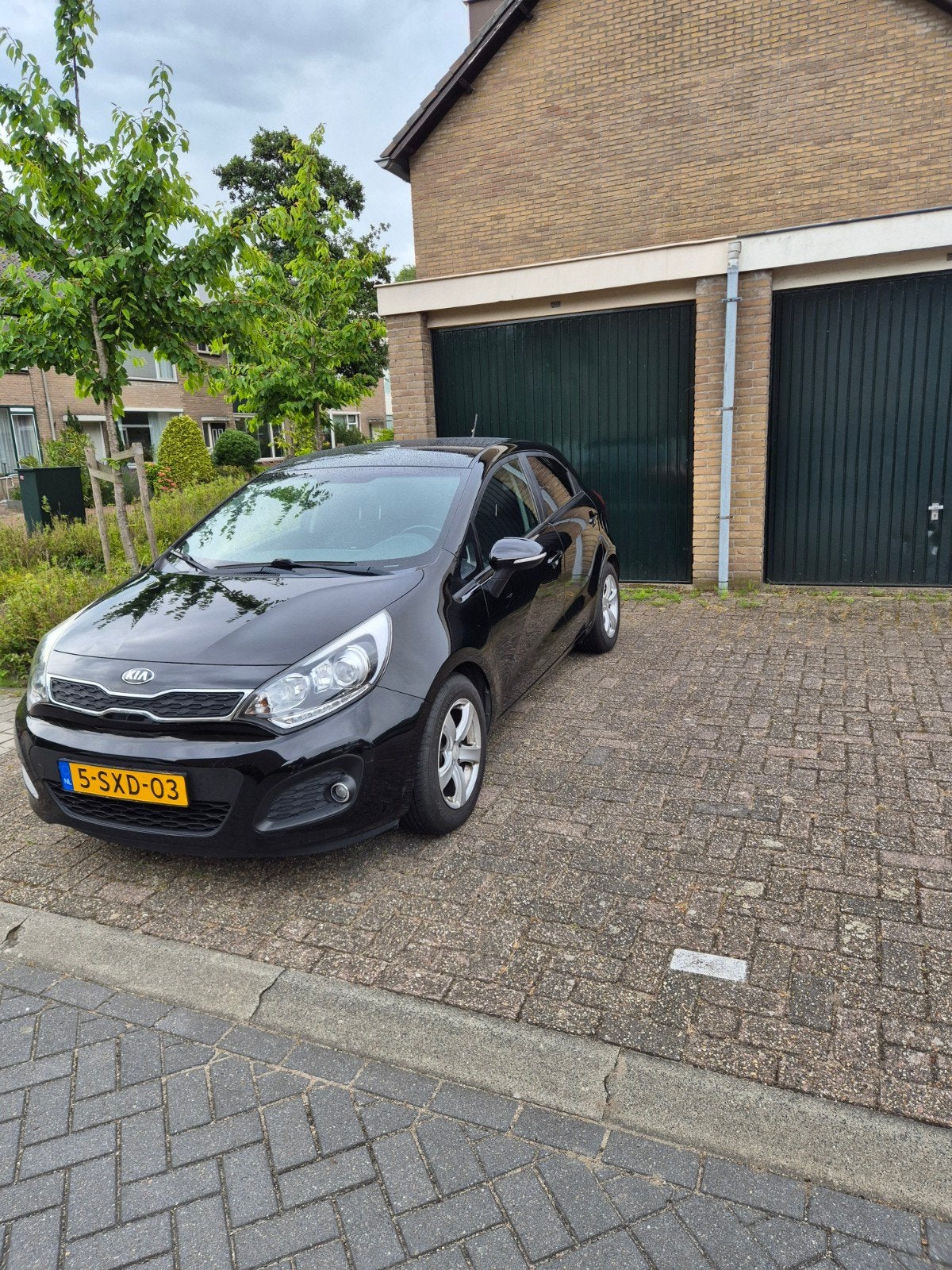 Kia Rio 1.2 I 5DRS 2014 Zwart, Auto's, 1027 kg, 450 kg, 40 €/maand, 4 cilinders