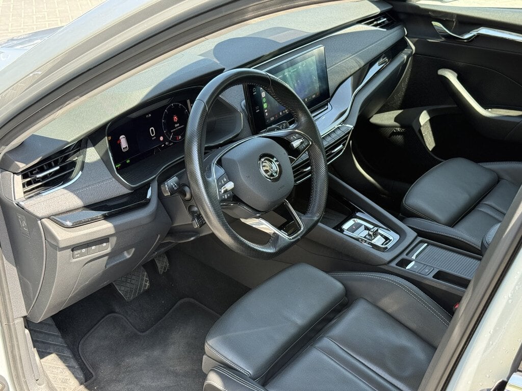 Skoda Octavia Combi 1.4 TSI iV PHEV Style | Leer | Pano | HU, Auto's, Dealer onderhouden, Gebruikt, 1500 kg, Te koop